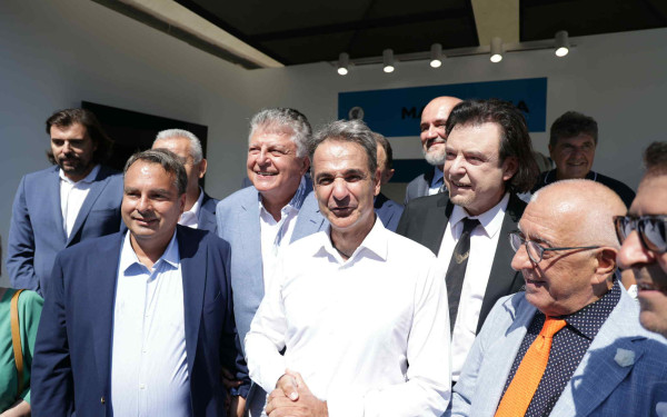 89η ΔΕΘ: Ο Κ. Μητσοτάκης και ο N. Κακλαμάνης στο περίπτερο της "Μακεδονίας"