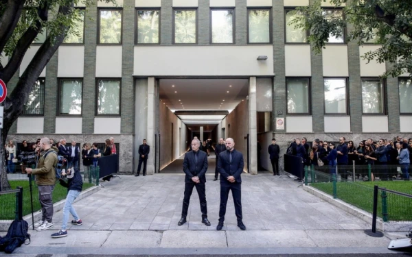 Ιταλία: Στη Ριβάλτα της βόρειας Ιταλίας τελείται η κηδεία του Τζόρτζιο Αρμάνι