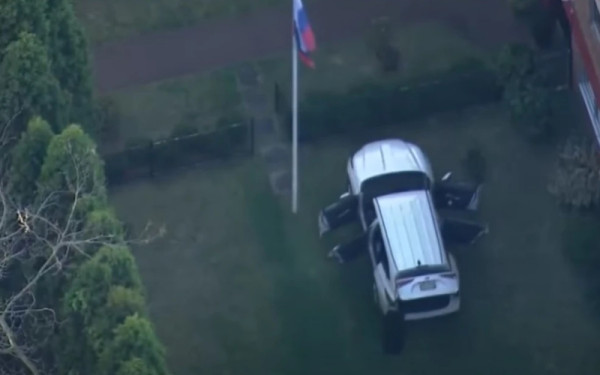 Αυστραλία: Συνελήφθη άνδρας που εισέβαλε στον περίβολο ρωσικού προξενείου, ρίχνοντας την πύλη με αυτοκίνητο (βίντεο)