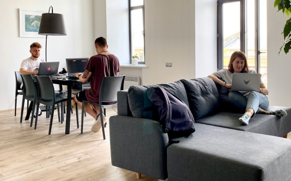 Στεγαστική κρίση: Η συγκατοίκηση είναι επιλογή επειδή το κόστος είναι χαμηλότερο