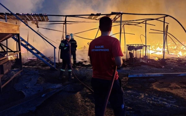Χαλκιδική: Βελτιωμένη η εικόνα της φωτιάς σε αποθήκη ελαιοτριβείου στην Ορμύλια (βίντεο)