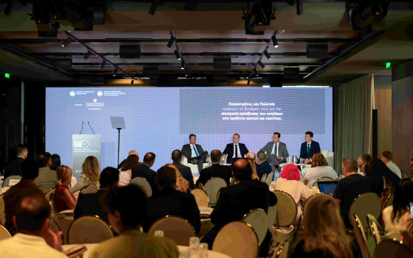 Παπαστράτος και Πολιτεία ενώνουν τις δυνάμεις τους για την αποτροπή της πρόσβασης των ανηλίκων σε προϊόντα καπνού και νικοτίνης