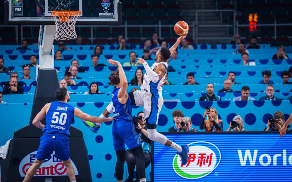 Ευρωμπάσκετ: Ο «σεληνιασμένος» Γιάννης έβαλε τους Ισραηλινούς στα καλάθια και η Εθνική προκρίθηκε στους «8» (βίντεο)