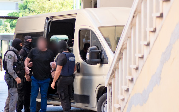 Μαφία της Κρήτης: Ελεύθερος με εγγύηση 150.000 ευρώ μετά την απολογία του ο Επίσκοπος Δορυλαίου για την πώληση της «παραλίας του Ζορμπά»