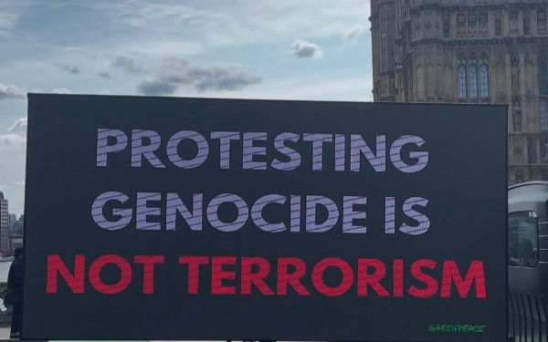 Αγγλία: Συνέλαβαν ηλικιωμένους και ανάπηρους σε διαδήλωση υπέρ της «Palestine Action» (βίντεο)