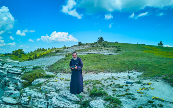 Ο... Παπα-razzi, με με κανάλι στο YouTube, drone και κάμερες που προβάλλει το Βόιο Κοζάνης