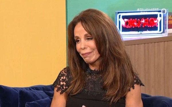 Βούλα Πατουλίδου: Συγκινητική εξομολόγηση για τον σύζυγο της - «Έφυγε στην αγκαλιά μου» (βίντεο)