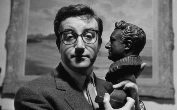 Πίτερ Σέλερς: Ο κορυφαίος κωμικός, το πάρτι της ζωής, η κατάθλιψη και ο ανεκπλήρωτος έρωτας με τη Σοφία Λόρεν