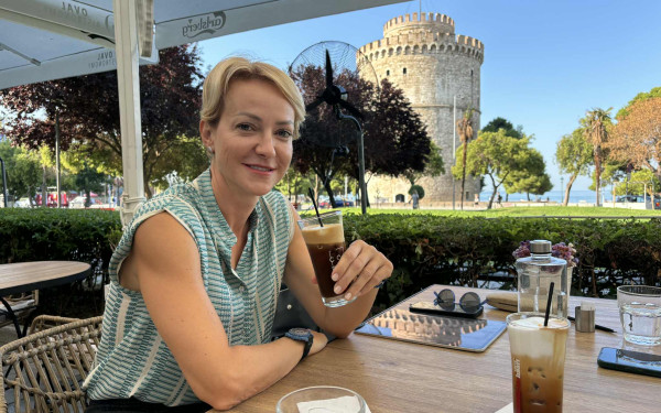 Πρωινός καφές με την Εκπρόσωπο Τύπου της ΝΔ Αλεξάνδρα Σδούκου (βίντεο)