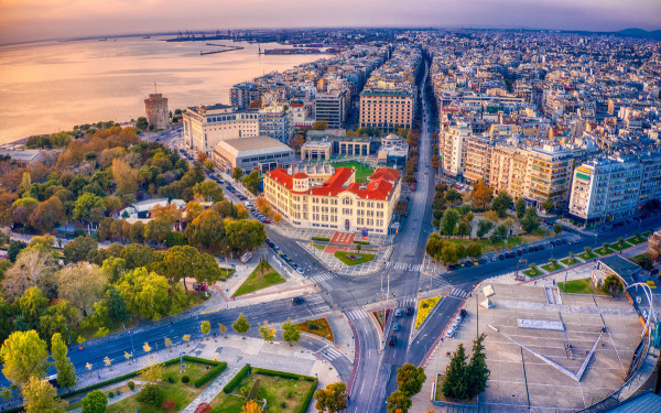 Καιρός: Ενίσχυση των ανέμων και θερμοκρασίες πέριξ των 30 βαθμών