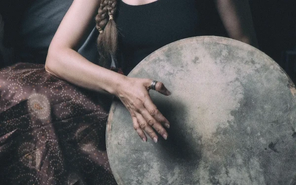 ΚΘΒΕ: Η δράση «Mama Loba. Νύχτες με μύθους» συνεχίζει την περιοδεία της με ελεύθερη είσοδο - Πού παίζει σήμερα