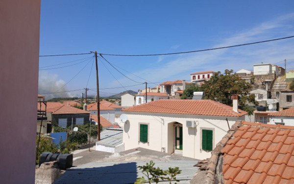 Φωτιά τώρα στη Βρίσα Λέσβου: Μήνυμα 112 για ετοιμότητα στους κατοίκους (βίντεο)