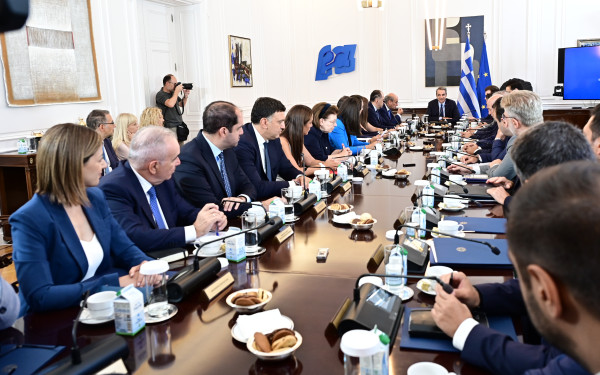 «Πράσινο» για 20.000 προσλήψεις το 2026 και μπόνους παραγωγικότητας στο Δημόσιο