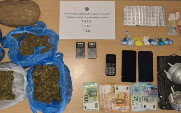 Θεσσαλονίκη: Ναρκω-στρατηγείο στον Δενδροπόταμο, με κάμερες, κοκαΐνη και «delivery» κάνναβης - Τέσσερις συλλήψεις (βίντεο)