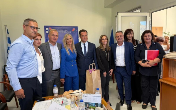 Ο Άδωνις Γεωργιάδης επισκέφθηκε το Γενικό Νοσοκομείο Δράμας - «Μου ζήτησαν συγγνώμη για τα επεισόδια» (βίντεο)