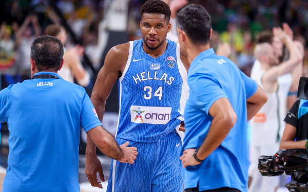 Ηγέτης Αντετοκούνμπο: Τι είπε μετά την πρόκριση της Εθνικής στα ημιτελικά του Ευρωμπάσκετ (βίντεο) Ηγέτης Αντετοκούνμπο: Τι είπε μετά την πρόκριση της Εθνικής στα ημιτελικά του Ευρωμπάσκετ (βίντεο)