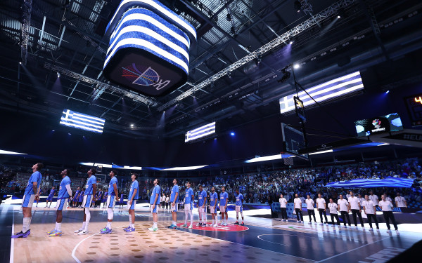 Ευρωμπάσκετ: Η καρδιά της Ελλάδας χτυπάει στη Ρίγα (βίντεο)