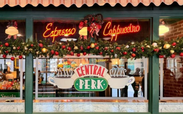 Central Perk: Ανοίγει στη Νέα Υόρκη το ιστορικό καφέ από «Τα Φιλαράκια»