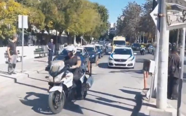 Θεσσαλονίκη: «Γέφυρα» ζωής για νεαρή έγκυο από το Κέντρο Υγείας Ευόσμου μέχρι το Ιπποκράτειο (βίντεο)