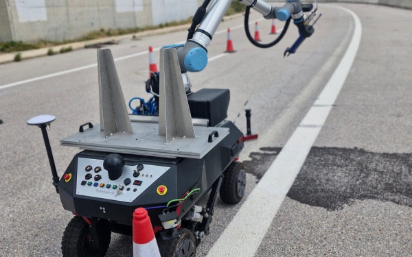 Ρομποτικό σύστημα με ΑΙ εκτελεί εργασίες στην Ολυμπία Οδό
