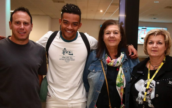 «Μπορώ να περάσω τα 6.15μ.»: Ο επόμενος στόχος του ασημένιου Εμμανουήλ Καραλή που επέστρεψε στην Ελλάδα «Μπορώ να περάσω τα 6.15μ.»: Ο επόμενος στόχος του ασημένιου Εμμανουήλ Καραλή που επέστρεψε στην Ελλάδα