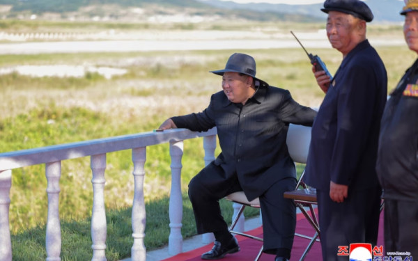 Β. Κορέα: Ο Κιμ Γιονγκ Ουν ανεβάζει ταχύτητα στα drones επίθεσης – Δοκιμές με τεχνητή νοημοσύνη και ρωσική τεχνογνωσία