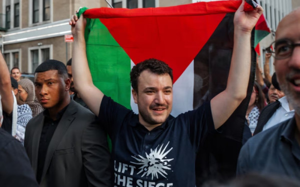 ΗΠΑ: Δικαστική εντολή απέλασης για τον Παλαιστίνιο ακτιβιστή Μαχμούντ Χαλίλ - Κατηγορείται για «στήριξη της Χαμάς»