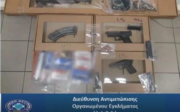 Θεσσαλονίκη: Όπλα, πυροκροτητές και πάνω από 27 κιλά κάνναβης που εντοπίστηκαν σε ΙΧ - Τρεις συλλήψεις για απόπειρα ανθρωποκτονίας