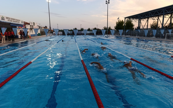 Δήμος Ωραιοκάστρου: Κολύμπησαν ασταμάτητα 12 ώρες για καλό σκοπό