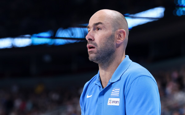 «Ελλάδα, αυτό είναι για σένα»: Η αφιέρωση του Σπανούλη και οι αγκαλιές με τους θρύλους του ελληνικού μπάσκετ