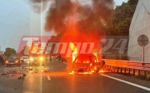 Τροχαίο δυστύχημα στην Αχαΐα: Aπανθρακώθηκε ο οδηγός - Δύο τραυματίες μετά τη σφοδρή σύγκρουση