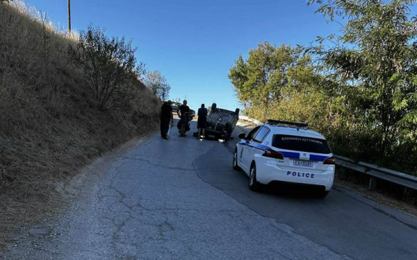 Θεσσαλονίκη: Τροχαίο ατύχημα με ανατροπή οχήματος κοντά στα Κοιμητήρια της Θέρμης