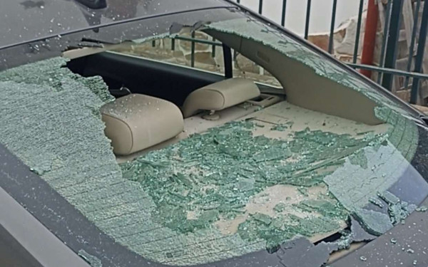 Λήξη συναγερμού στον Βερτίσκο - Παραδόθηκε στην αστυνομία ο άνδρας που σε κατάσταση αμόκ πετούσε πράγματα και έσπασε Ι.Χ (video)