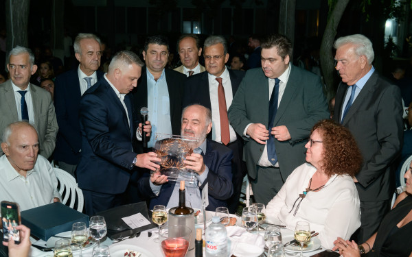 Μιχάλης Ζορπίδης: Τιμήθηκε για την πολυετή προσφορά του στον Επιμελητηριακό Θεσμό ο Μακροβιότερος Πρόεδρος του ΕΕΘ