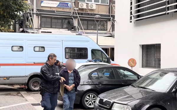 Λάρισα: Παραδόθηκαν στις Αρχές τα δύο αδέρφια που αναζητούνταν για την υπόθεση με τις λίρες Λάρισα: Παραδόθηκαν στις Αρχές τα δύο αδέρφια που αναζητούνταν για την υπόθεση με τις λίρες