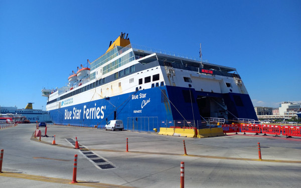 Σύλληψη Πλοιάρχου και Α΄ Μηχανικού του «Blue Star Χίος» μετά τον θάνατο 20χρονου ναυτικού