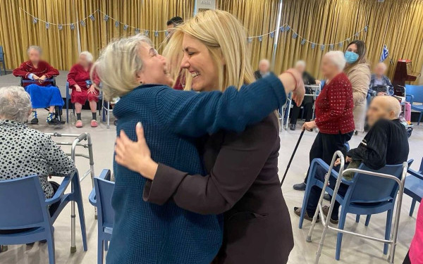 Ηλικιωμένοι έγραψαν παραμύθια και τα διάβασαν σε παιδιά στα ΚΔΑΠ του δήμου Θεσσαλονίκης