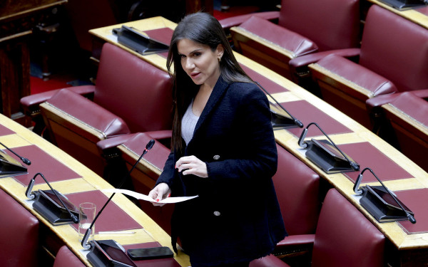 Ελένη Βατσινά στη «ΜτΚ»: Το πρόγραμμα του ΠΑΣΟΚ απαντά στις ανάγκες της κοινωνίας, όχι των golden boys