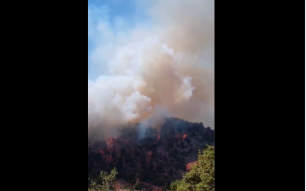 Πάτρα: Φωτιά στο Παναχαϊκό όρος - Σηκώθηκαν 9 εναέρια μέσα (βίντεο)