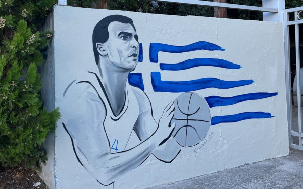 Ένα έντυπωσιακό γκράφιτι του Νίκου Γκάλη κοσμεί την είσοδο του Πανεπιστημιακού Γυμναστηρίου του ΑΠΘ