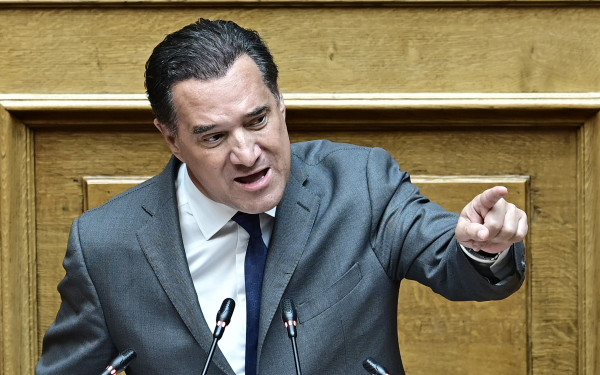 Καύγας στη Βουλή - Γεωργιάδης σε Πέρκα: «Πήγατε για τις σέλφι στη Γάζα» (βίντεο)