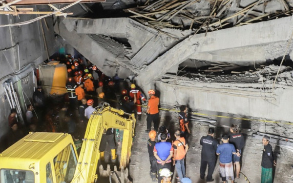 Ινδονησία: Αγωνία για 38 εγκλωβισμένους στα ερείπια ισλαμικού σχολείου