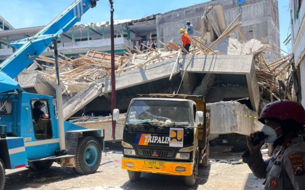 Ινδονησία - Kατάρρευση ισλαμικού οικοτροφείου: Στους 9 οι νεκροί - Περισσότεροι από 50 μαθητές αγνοούνται