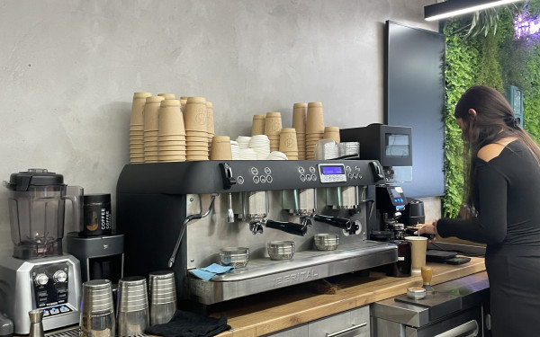 «Χρηματιστήριο η τιμή του καφέ»: Η Θεσσαλονίκη μιλάει για την αγαπημένη της αλλά πλέον ακριβή συνήθεια (βίντεο)