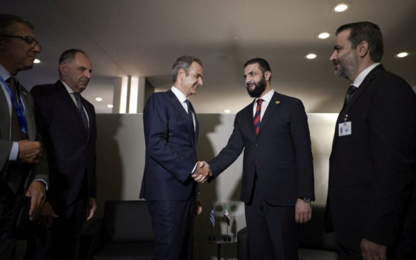 Συνάντηση Μητσοτάκη – Αλ Σάρα στη Νέα Υόρκη: Στήριξη στην ανοικοδόμηση της Συρίας