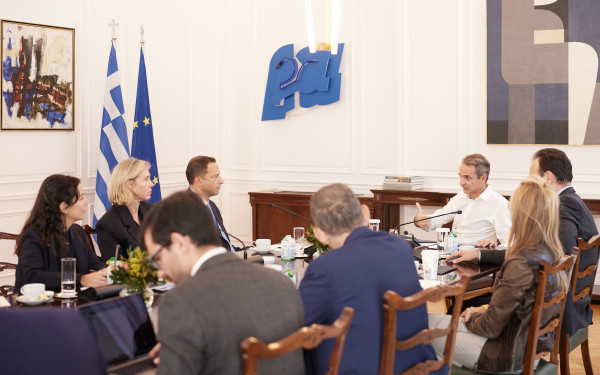 Μητσοτάκης στον αντιπρόεδρο της Google: Μας απασχολεί η προστασία των ανηλίκων στο διαδίκτυο