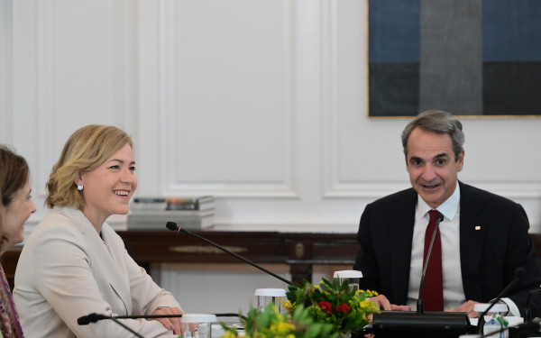 Η προστασία των ανηλίκων στην ψηφιακή εποχή στο επίκεντρο της συνάντησης Μητσοτάκη - Βιρκούνεν