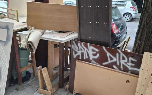 Δήμος Θεσσαλονίκης: Πρόστιμο 1.500 ευρώ σε κάτοικο που παράτησε ογκώδη αντικείμενα στο πεζοδρόμιο Δήμος Θεσσαλονίκης: Πρόστιμο 1.500 ευρώ σε κάτοικο που παράτησε ογκώδη αντικείμενα στο πεζοδρόμιο