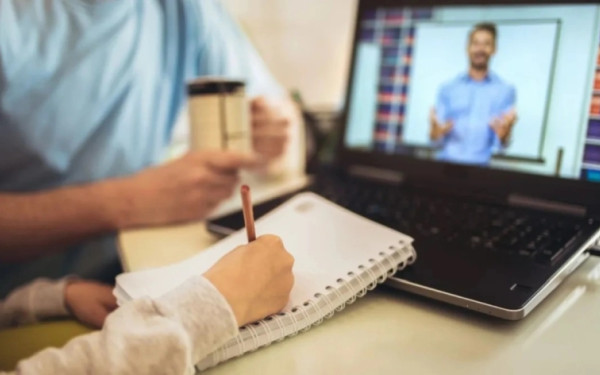 Με επιπλέον ώρες διδασκαλίας ενισχύεται το «Ψηφιακό Φροντιστήριο»