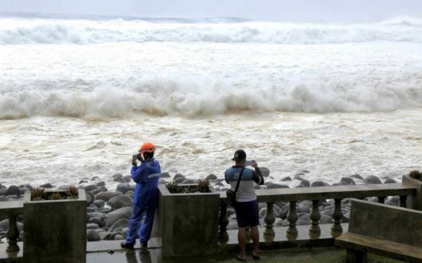 Χονγκ Κονγκ: Σχολεία και επιχειρήσεις κλείνουν εν αναμονή του υπερτυφώνα Ραγκάσα